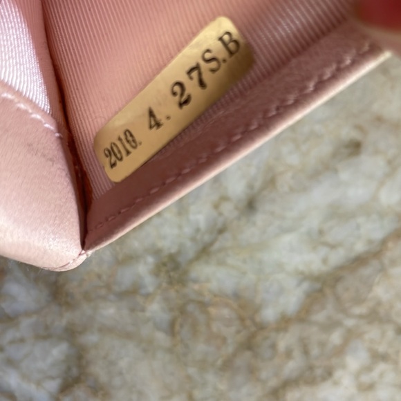 Chanel grey tri-fold wallet in diamond quilted pattern - Picture 10 of 17